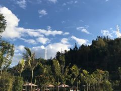 -腾冲洞山温泉村