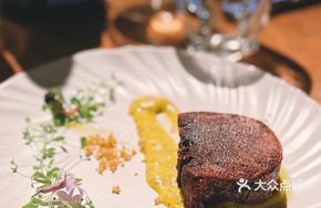 Crispy Pastry Beef Tongue