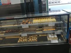 面包甜点陈列柜-上海哈尔滨食品厂(淮海中路店)