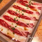 这家烤肉店的食材和服务真不错！
