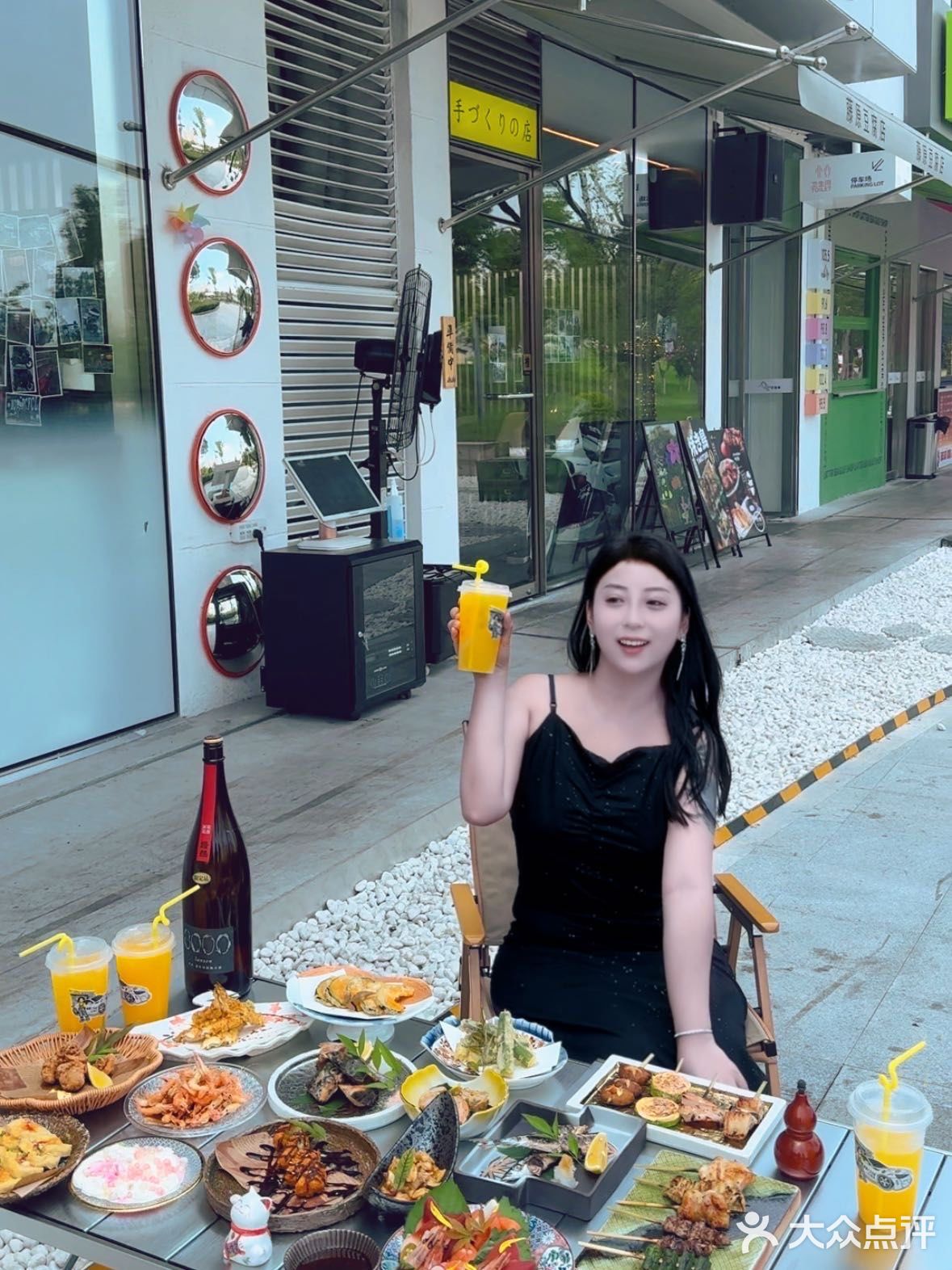那就来后海湾约个会吧