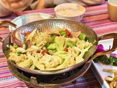 -香巴拉云南餐厅(华莱坞店)