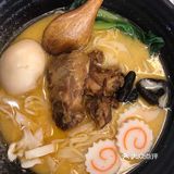 地铁口出来就是，很方便。店铺环境不错