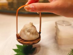 松茸伊比利黑豚小笼包-誉珑轩