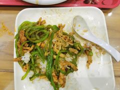 青椒肉丝盖饭-华天二友居肉饼(新街口店)