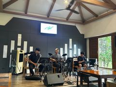 -Chom Cafe and Restaurant