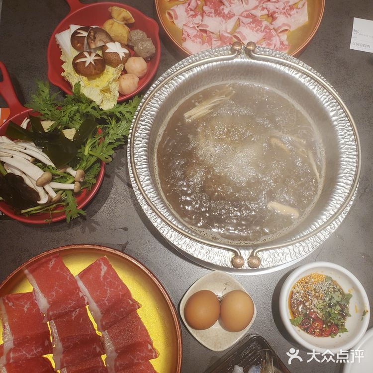 抢到58券得空就来了，选黑松露菌王国锅汤底么啥料