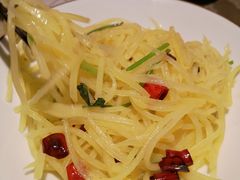 香菜梗炝土豆丝-绿茶餐厅(朝阳大悦城店)