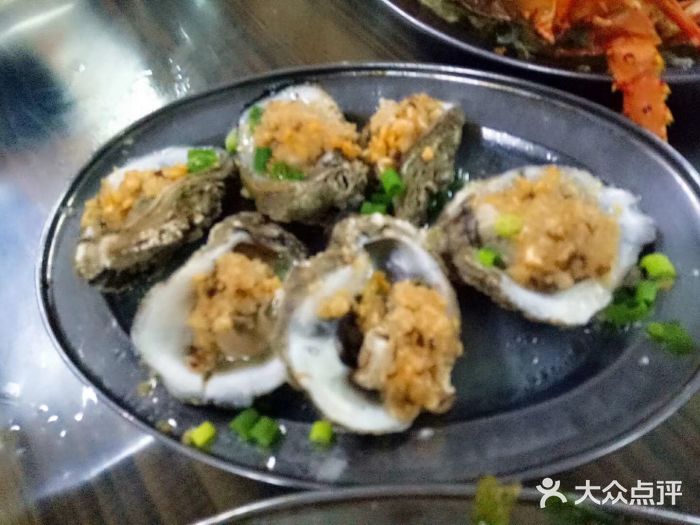 三亚火车头万人海鲜广场生蚝图片