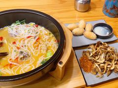 -勺子米线·云南传统小吃市集(四方街店)