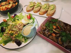 牛油果吞拿鱼塔塔薄饼-丽莎沙拉轻食餐厅(国贸店)