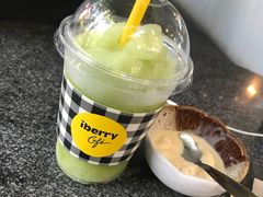 -莓园冰淇淋店