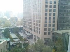 房间内看到的对面的金宝大厦-北京丽晶酒店