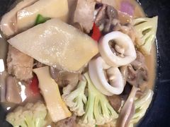 干锅烩八素-海市蜃楼花园主题餐厅(石顶店)