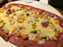 甜菜牛油果鲜虾披萨-JINNS锦时 steak&pizza(浸信会礼拜堂旧址店)