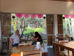 -Chom Cafe and Restaurant