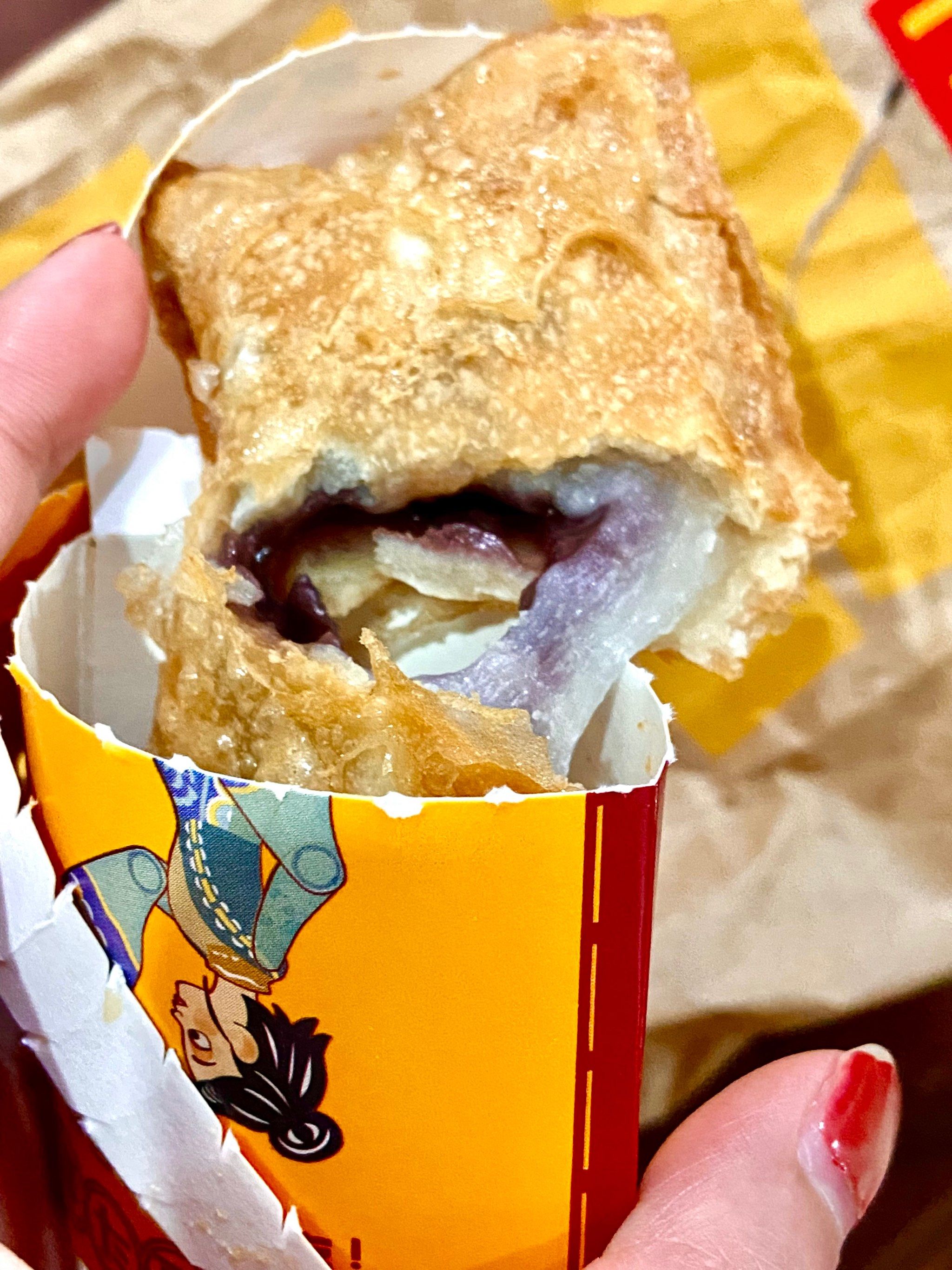 不会很甜,芋头颗粒吃起来绵软香甜
红豆派好像是肯德基的经典派
