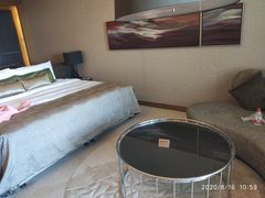 -上海滴水湖皇冠假日酒店