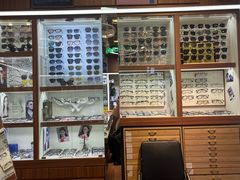 -上海网星眼镜批发·蔡司依视路官方授权(三叶眼镜城店)