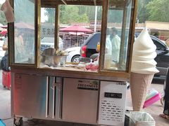 -古老冰山特色冰淇淋店(艾提尕尔店)