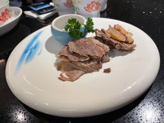 古法盐蘸牛肉-老头儿油爆虾·知味杭州(爱琴海购物中心)