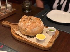 餐前面包-恰餐厅及酒吧 CHAR Bar & Grill (北京丽都皇冠假日店)