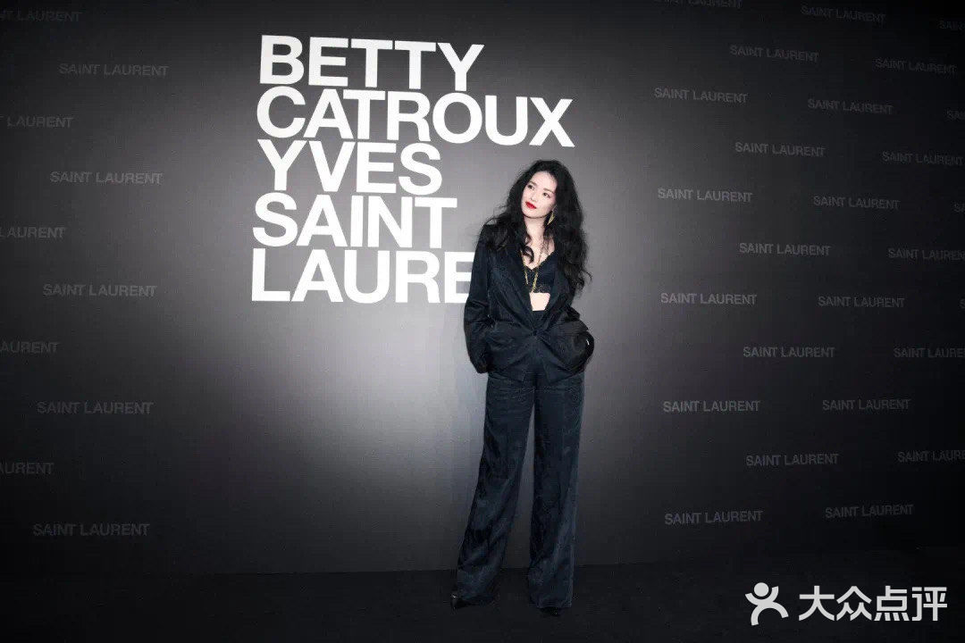 值得刷的商业展之YSL