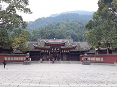 -峨眉山报国寺