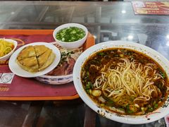 -牛一嘴·兰州牛肉面·大盘鸡(财富中心店)