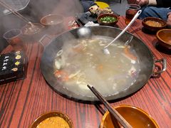 -老街烧烤大排档·地道湖北菜·龙虾馆(汉口火车站店)