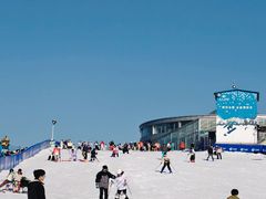 -浙东第一尖雪山欢乐谷