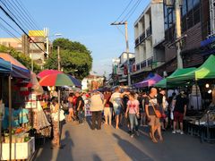 -周日夜市
