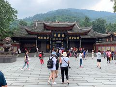 -峨眉山报国寺