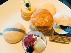 -百灵希尔顿逸林酒店大堂吧