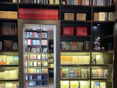 -钟书阁(松江泰晤士小镇店)