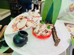 -洪氏嗨捞·广东猪肚鸡·椰子鸡火锅(西咸万象城店)