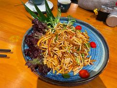 -老滇山寨•云南特色菜•地方菜•民族风情歌舞表演(金碧店)