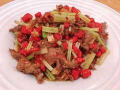 小炒黄牛肉-俏湘厨•地道湘菜(建华南路店)