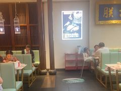 -阿瓦山寨·湘菜现炒·剁椒鱼头王(咸阳总店)