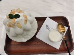 榴莲肉加榴莲冰淇淋-丹礼糖甜品