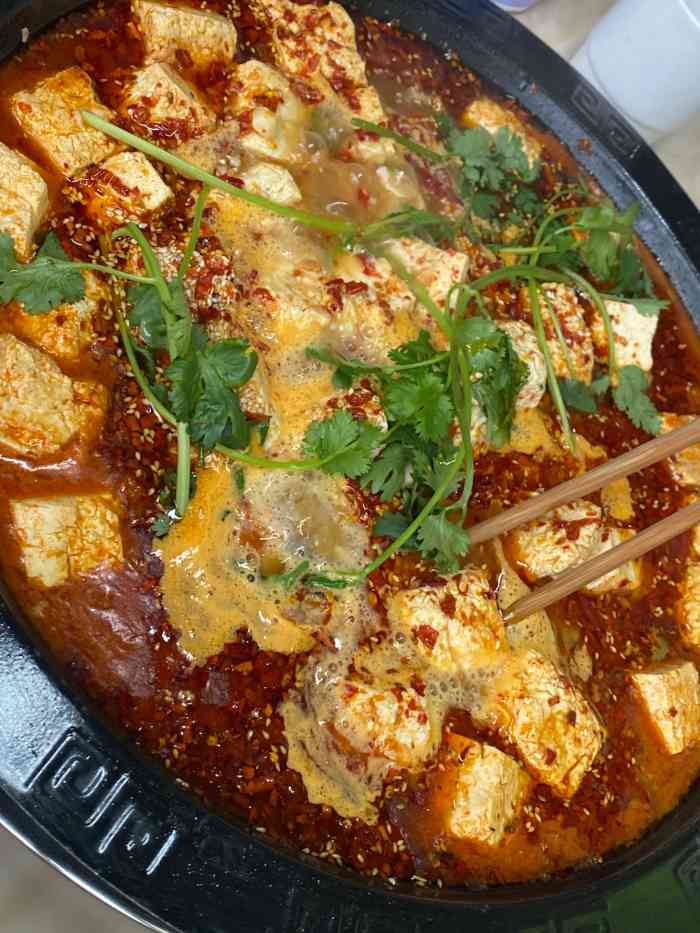 鱼窝窝臭豆腐煮鱼(官南店)-"位置相当隐蔽,但是商家导示做的还是不错