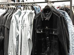 -URBAN REVIVO(上海中庚漫游城店)