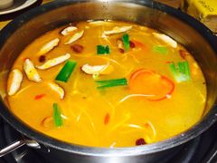 酸萝卜鸭架汤-守柴炉烤鸭(科华中路王府井店)