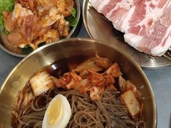 -围炉肉舍•炭烤活鳗•丹东海鲜烤肉(步行街店)