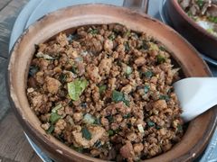 招牌鹅乸煲仔饭-阳江河堤老牌曾记美食