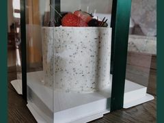 红茶雅默-山与蓝·轻糖鲜果蛋糕(勒泰店)