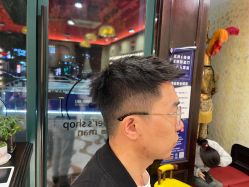 -东方先生国潮男士理发馆