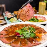 不论是深夜小酌还是朋友聚餐，这里都是绝佳选择