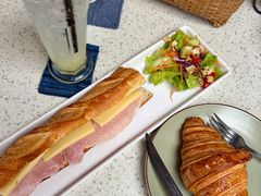 -Le Banneton Café French Bakery