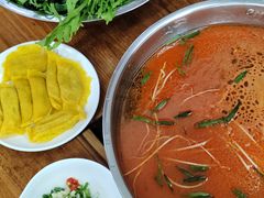 -苗伯妈酸汤火锅